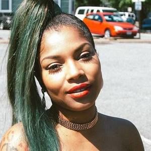 Meet your Posher, Elle